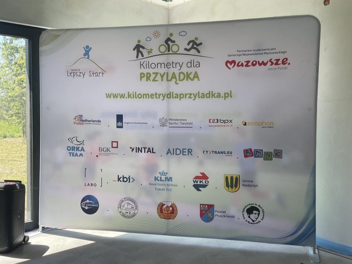 Scianka z logo firm i instytucji zaangażowanych w akcję.
